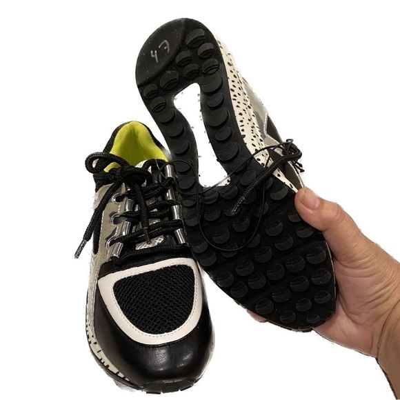 Steve Madden Barra iridescent sneakers NWT in black  white and silver - Picture 5 of 12